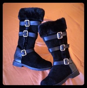 Cozy lined boots with gold buckles